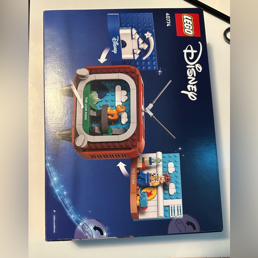 LEGO Disney Animation Scenes Set with Blue and Brown - Picture 4 of 4